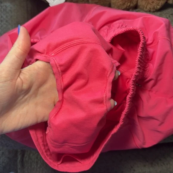 LIKE NEW Lululemon Hotty Hot High Rise Lined Short 4” lip gloss pink size 4 - Picture 7 of 7